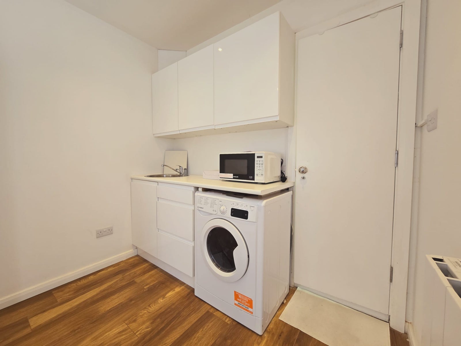 Room Woodlands Close in Greater London