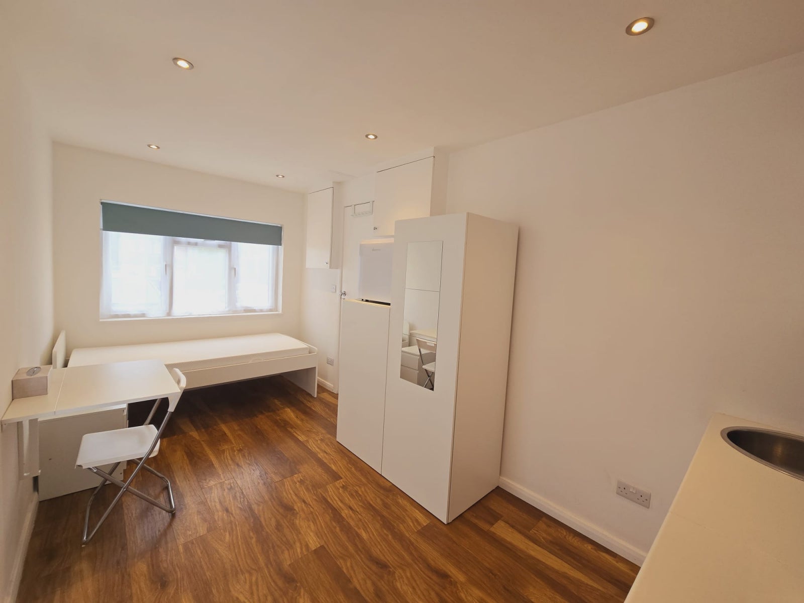 Room Woodlands Close in Greater London