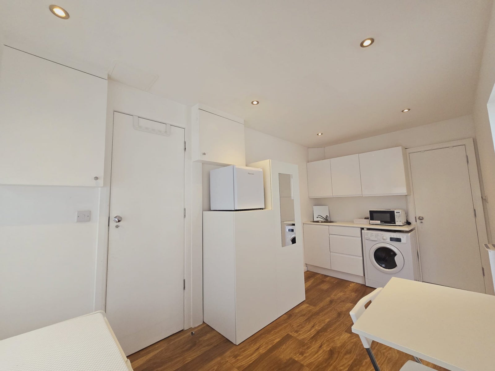 Room Woodlands Close in Greater London