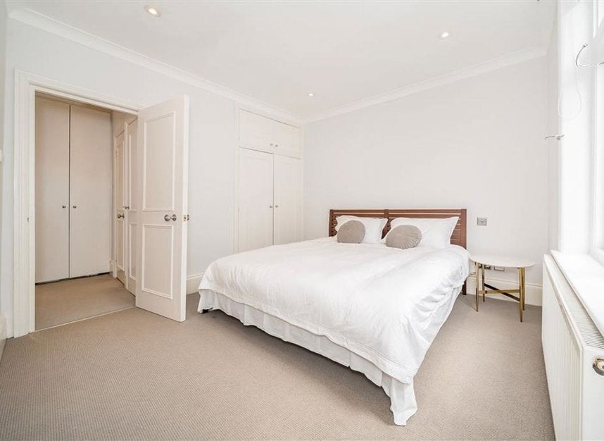 Flat Cornwall Gardens in Greater London