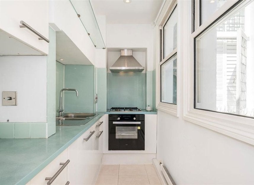 Flat Cornwall Gardens in Greater London