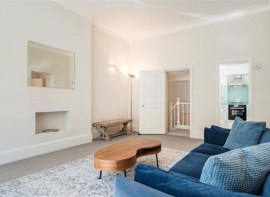 Flat Cornwall Gardens in Greater London