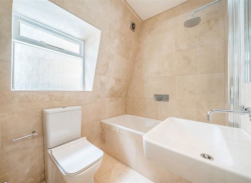 Flat Cornwall Gardens in Greater London