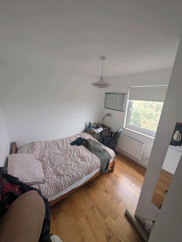 Room Queen's Ride in Greater London