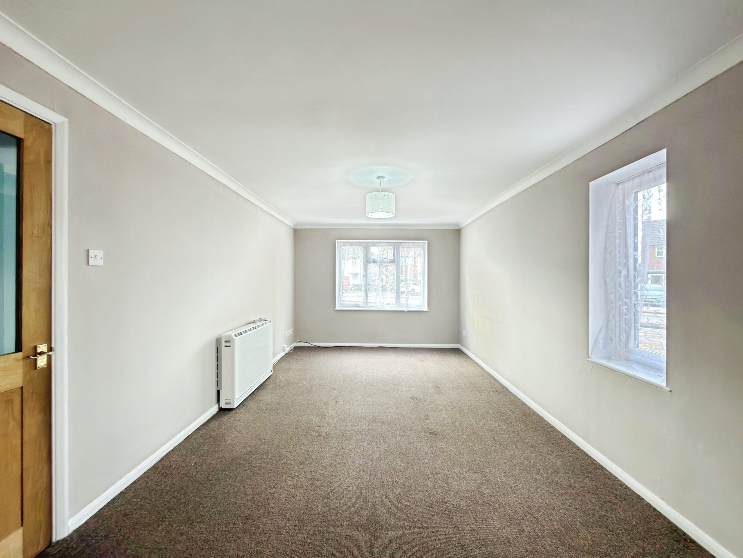 Flat Arisdale Avenue in South Ockendon