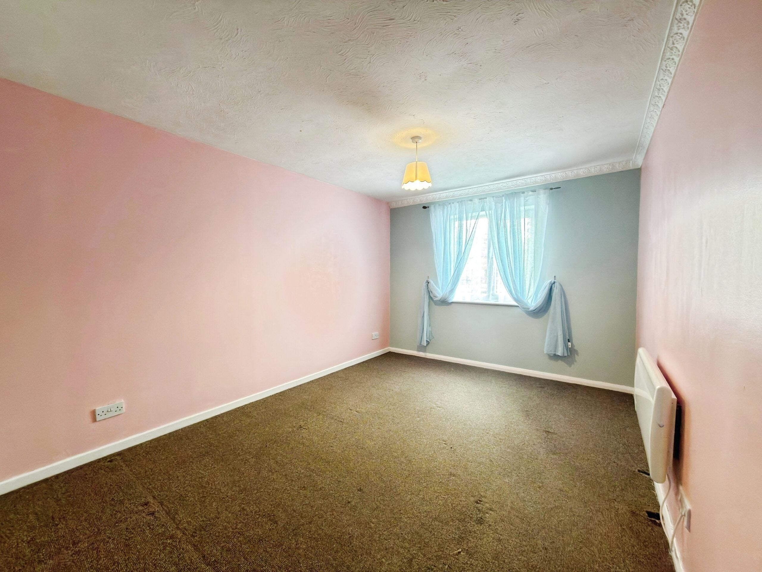 Flat Arisdale Avenue in South Ockendon