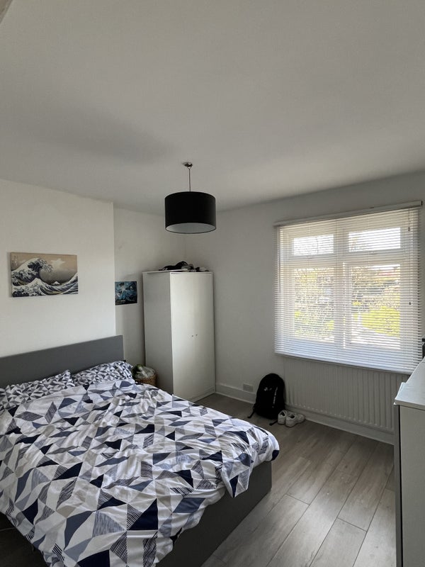 Room Cannon Hill Lane in Greater London
