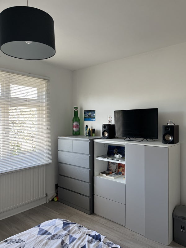 Room Cannon Hill Lane in Greater London