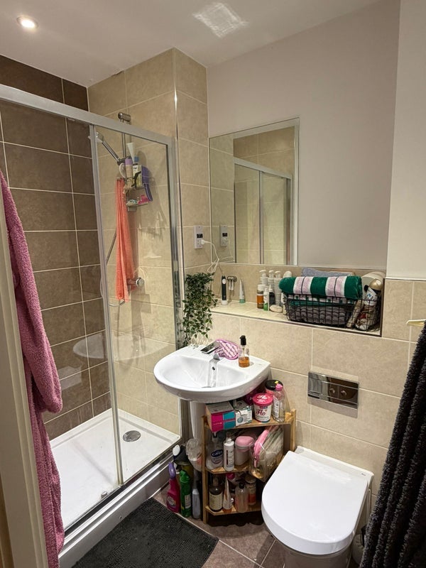Room Lawrence Road in Greater London