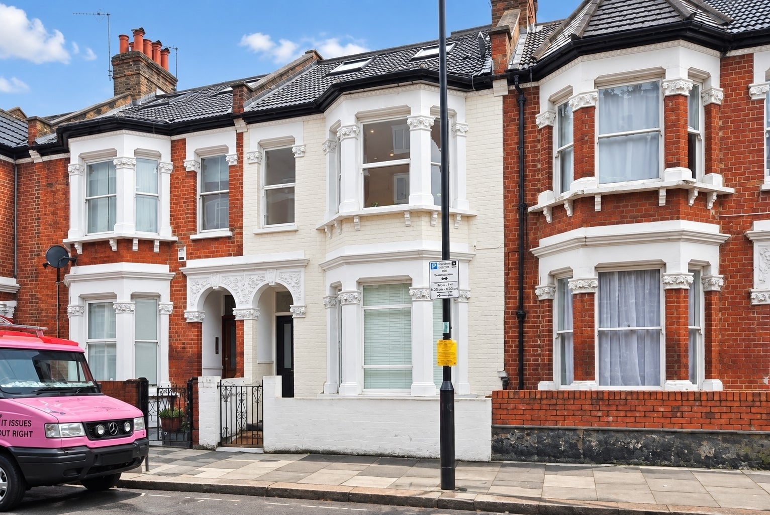 Flat Kelvedon Road in Greater London