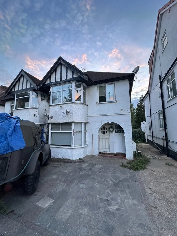 Flat Watford Way in Greater London