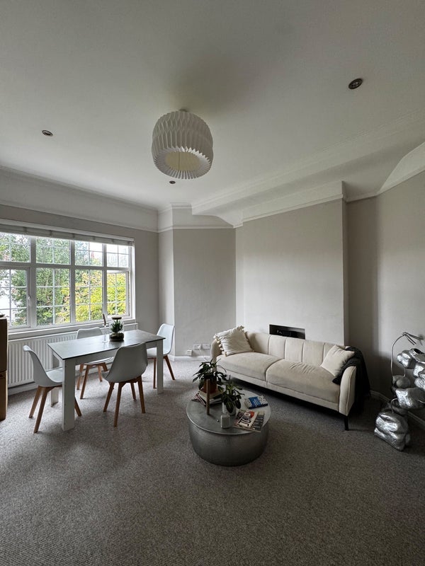 Room Woodgrange Avenue in Greater London