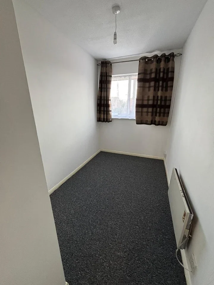 Flat Sapphire Close in Greater London