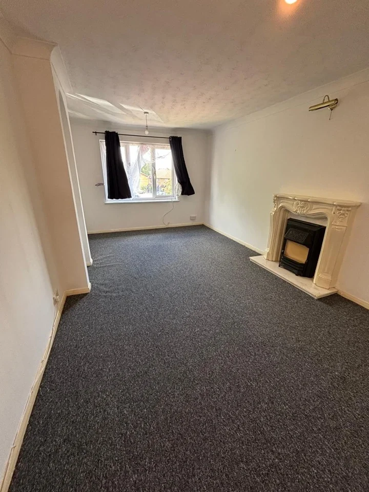 Flat Sapphire Close in Greater London