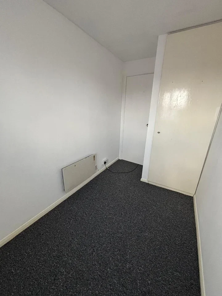 Flat Sapphire Close in Greater London