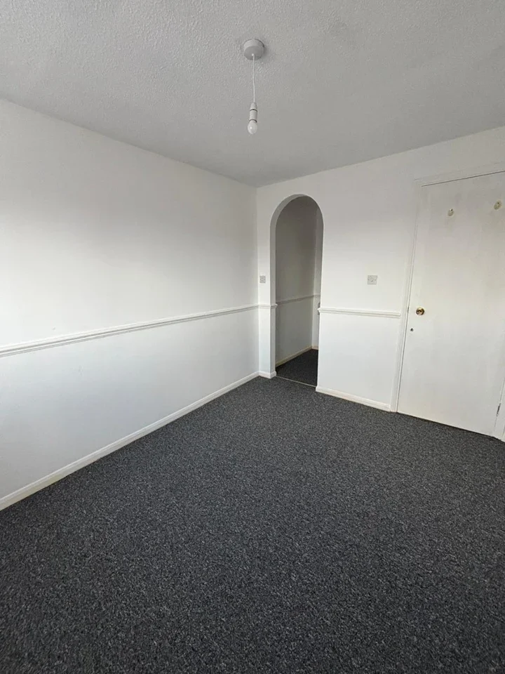 Flat Sapphire Close in Greater London
