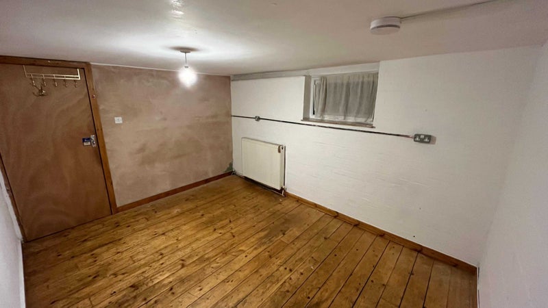 Room Hermitage Road in Greater London