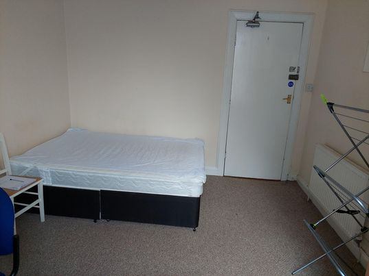 Room Woodlands Road in Glasgow