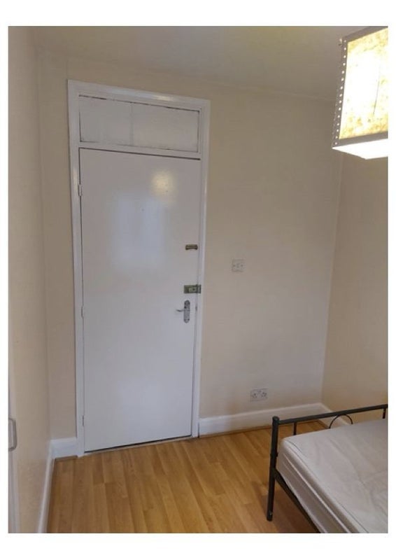 Room New North Road in Greater London