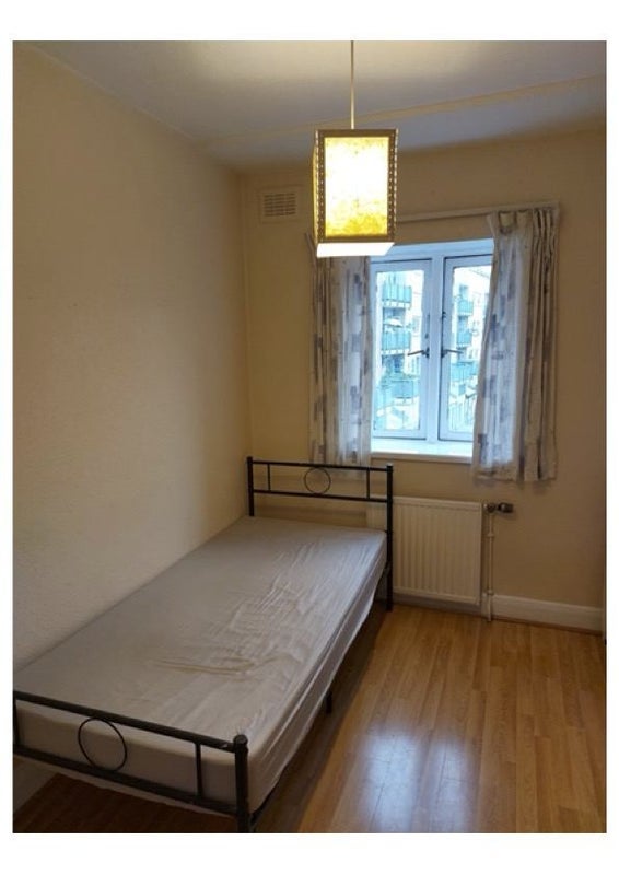 Room New North Road in Greater London