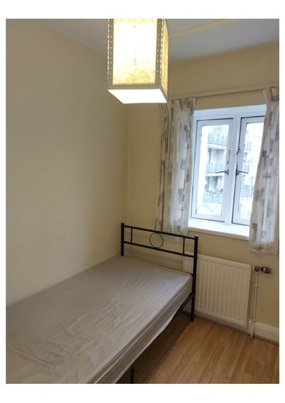 Room New North Road in Greater London