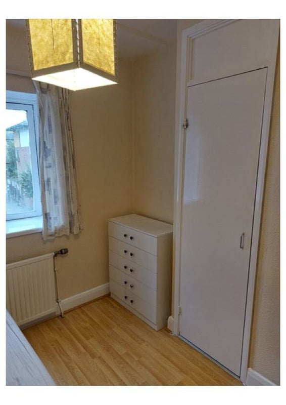 Room New North Road in Greater London
