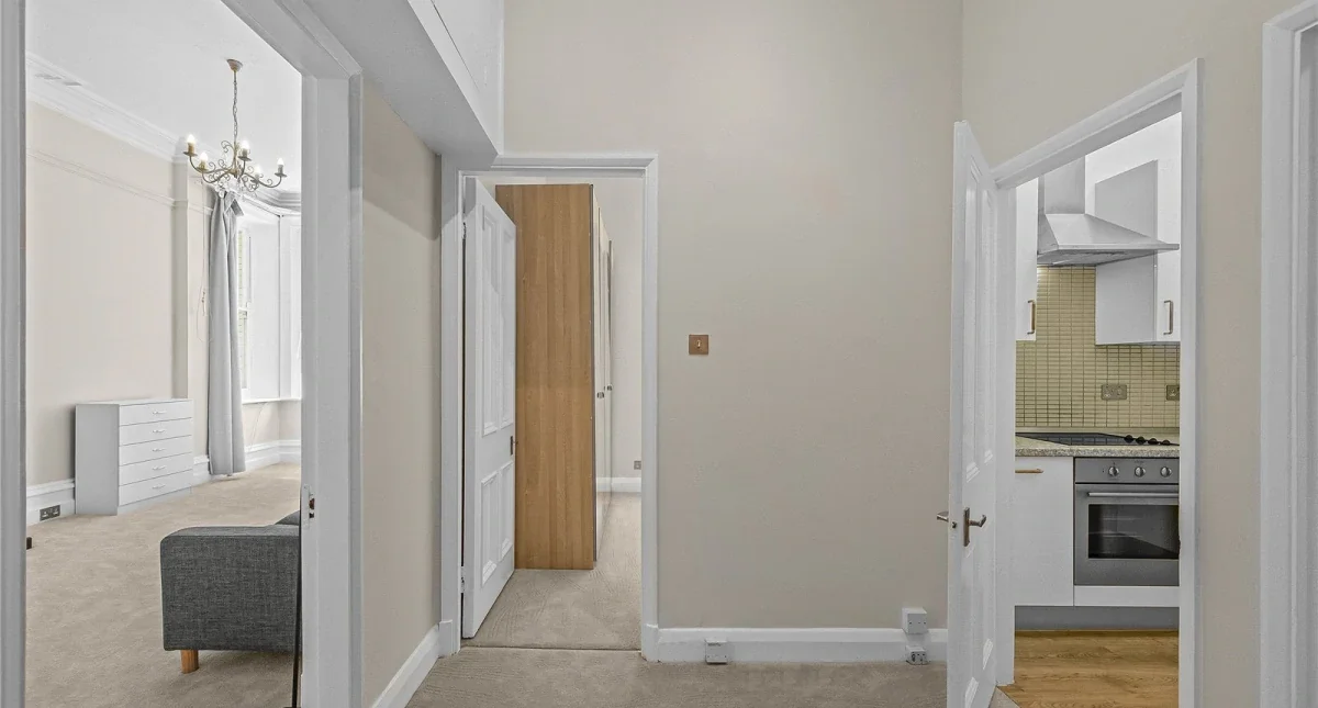 Flat Bedford Avenue in Greater London