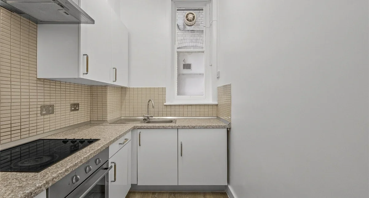 Flat Bedford Avenue in Greater London