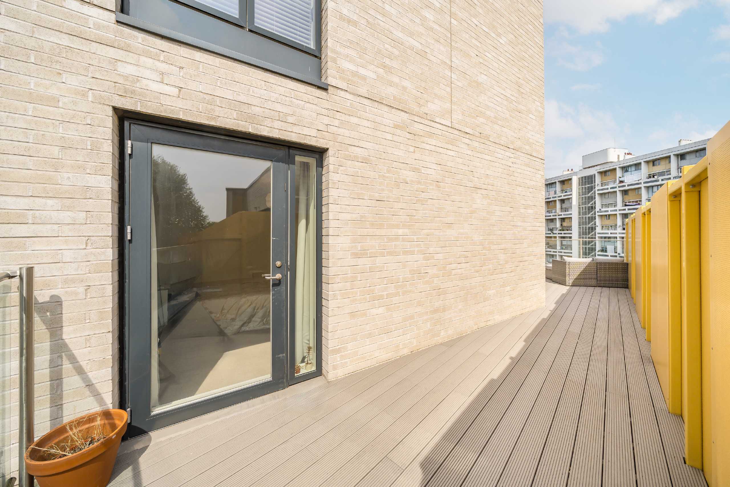 Flat St James's Crescent in Greater London