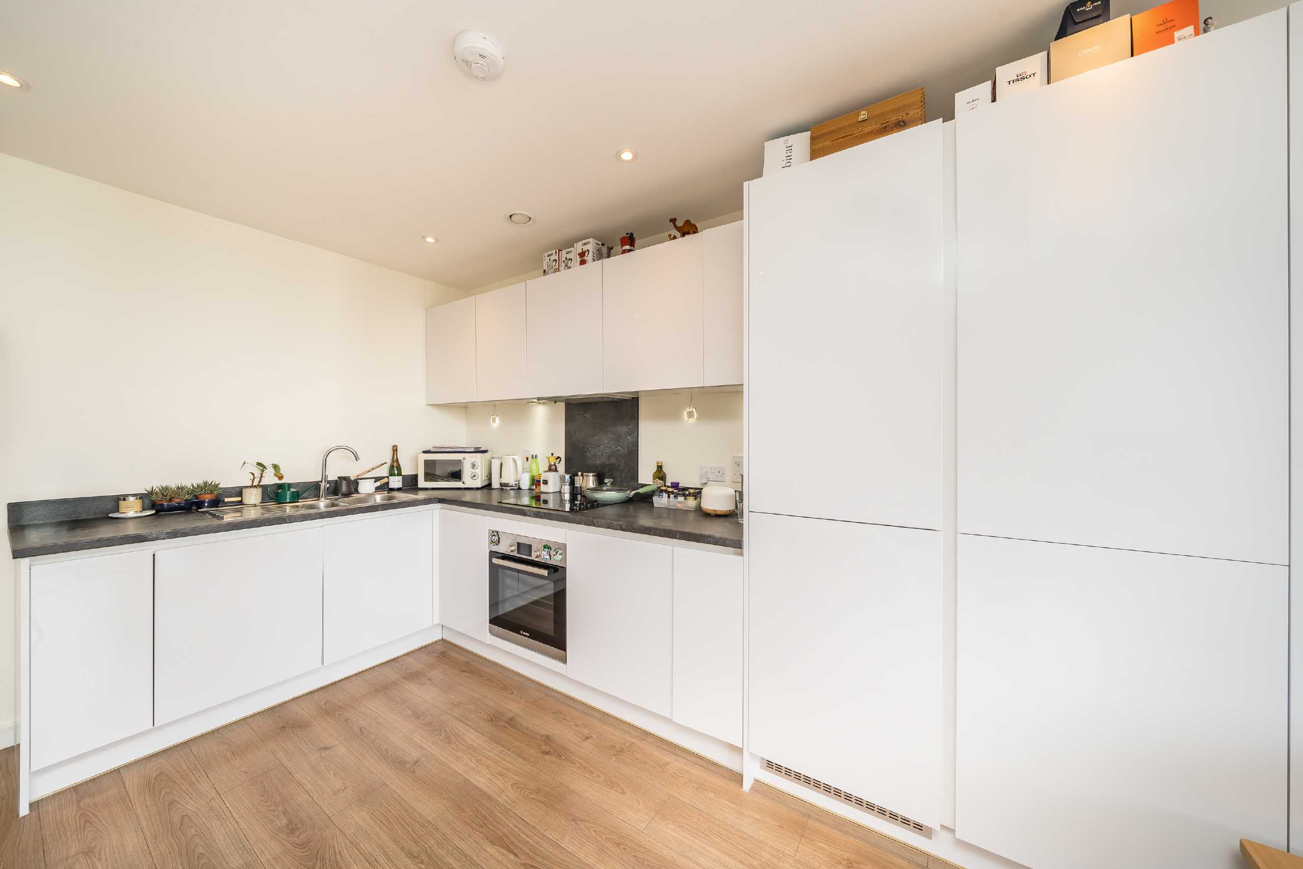 Flat St James's Crescent in Greater London