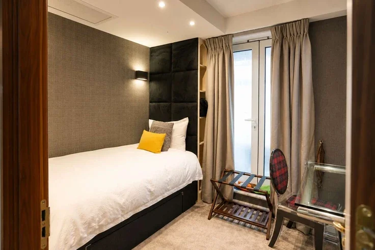 Flat Brompton Place in Greater London