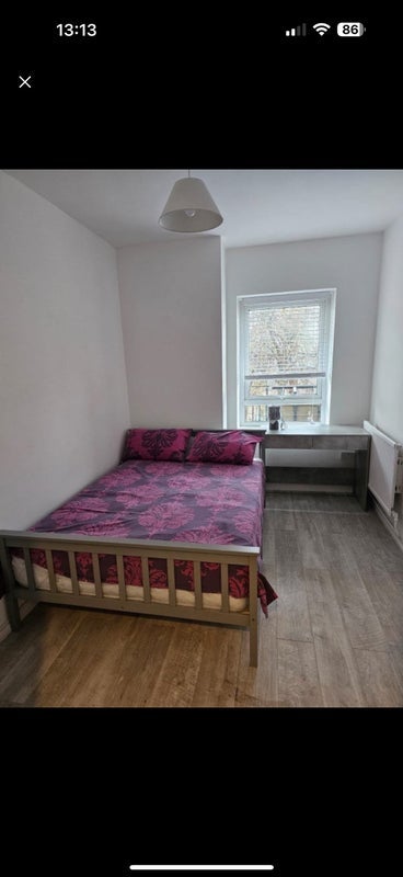 Room Burgess Street in Greater London