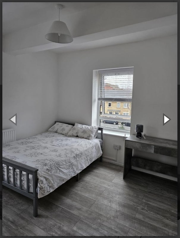 Room Burgess Street in Greater London
