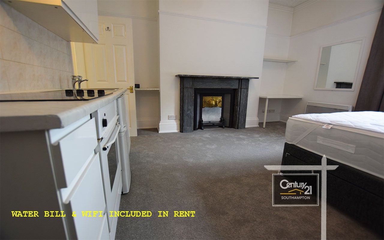 Flat Cranbury Avenue in Southampton