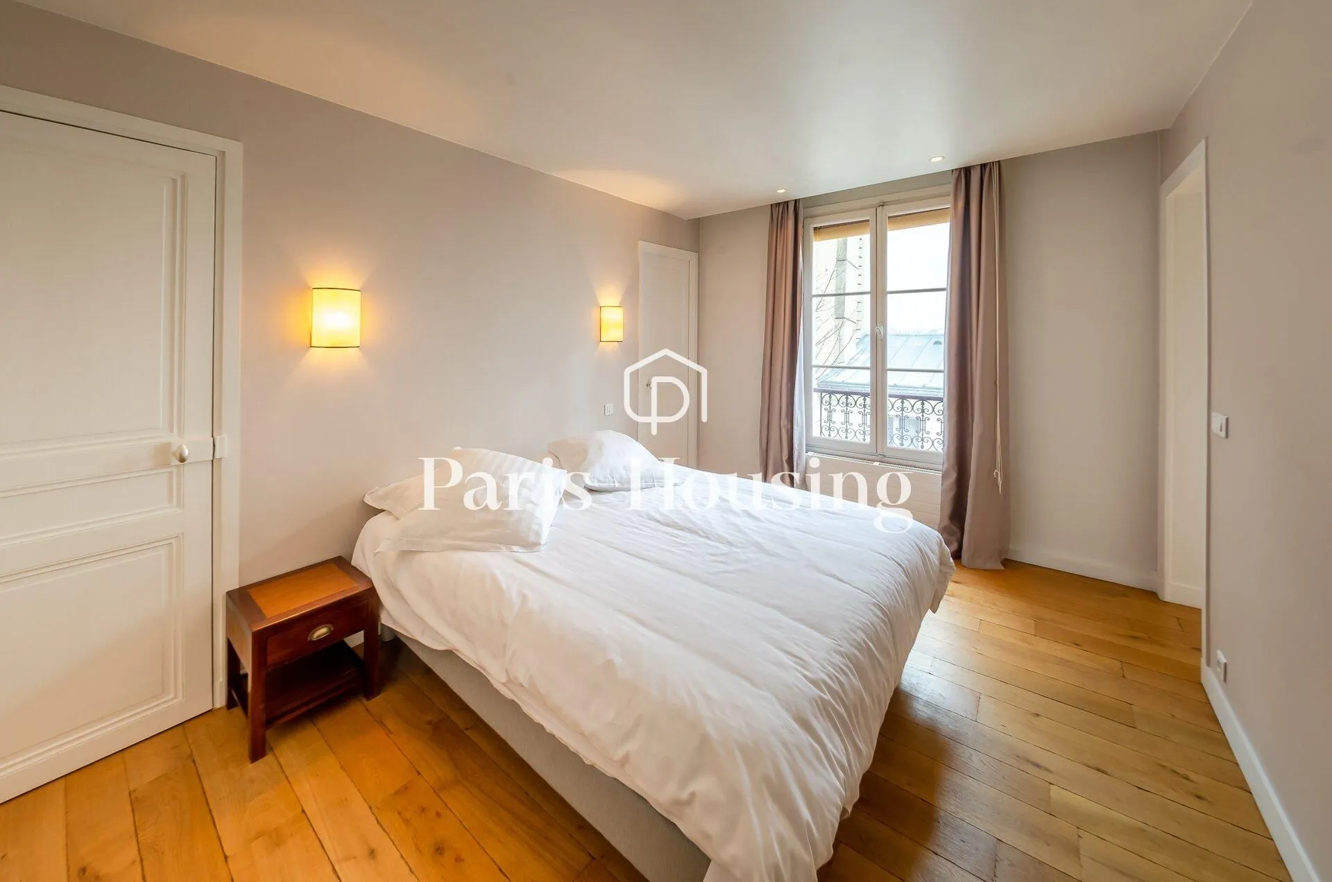 Flat Rue de Verneuil in Paris