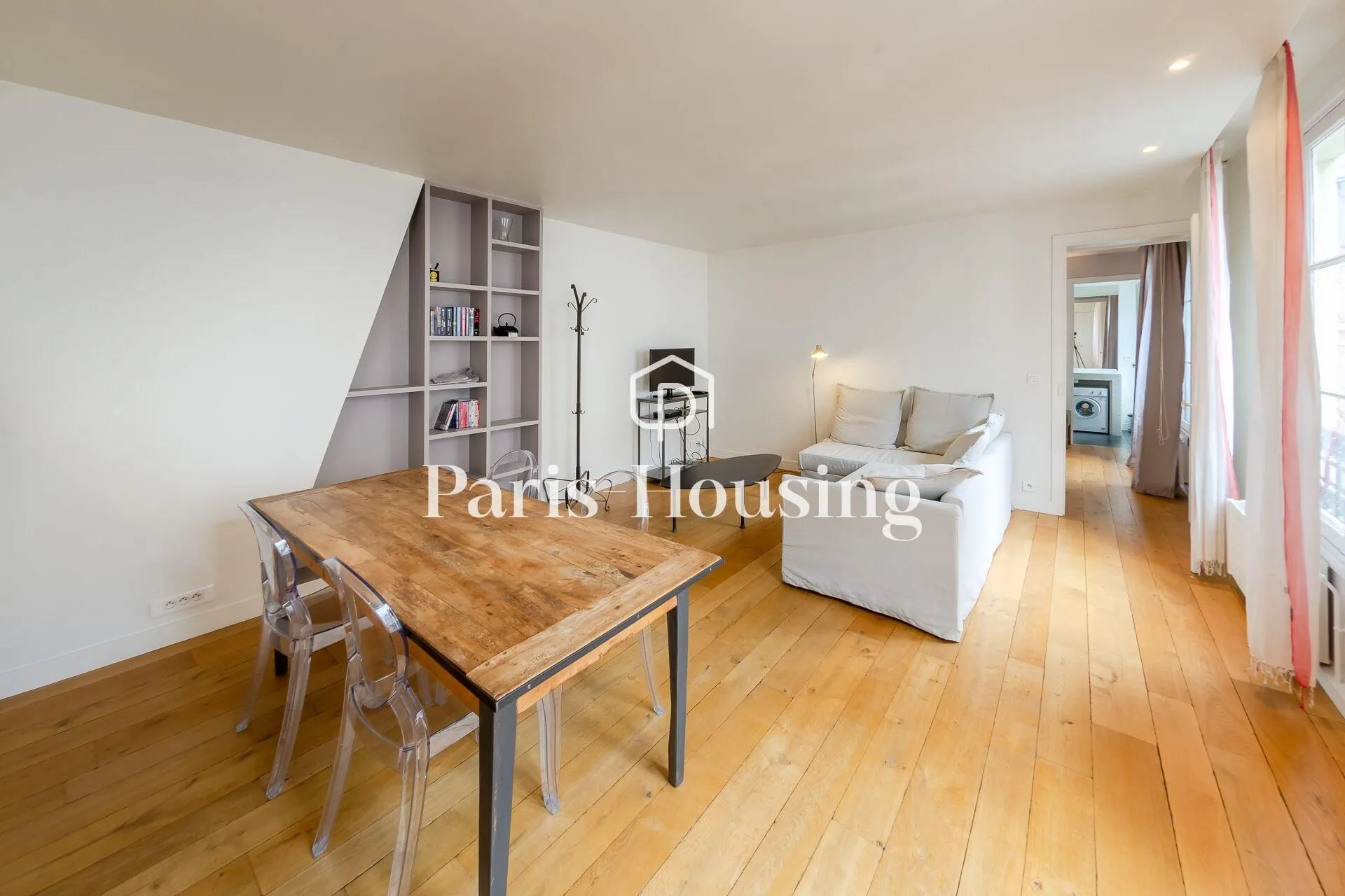 Flat Rue de Verneuil in Paris