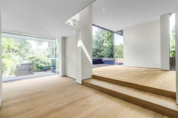 House Ruvigny Gardens in Greater London