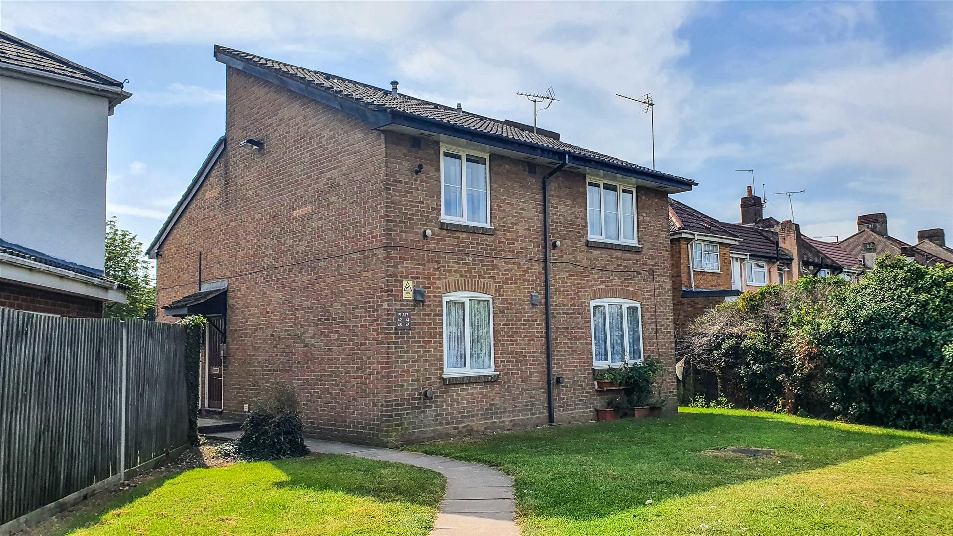 Flat Bath Road in Greater London