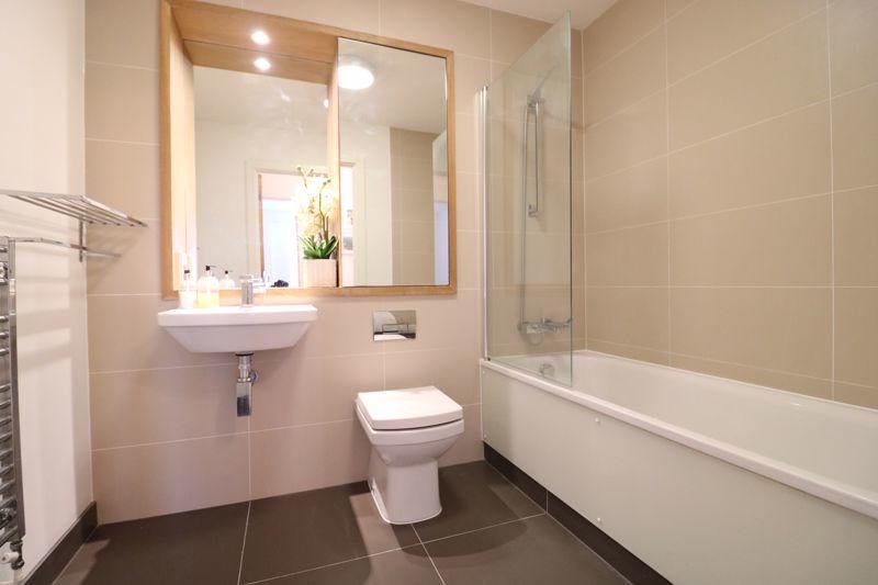 Room Dowells Street in Greater London