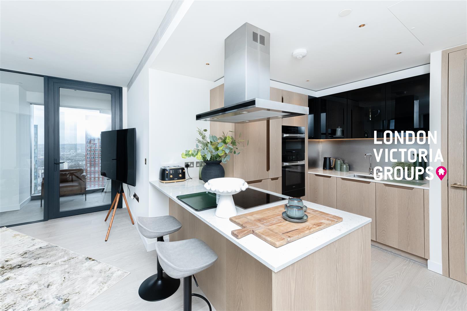 Flat Nine Elms Lane in Greater London