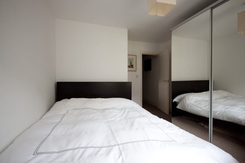 Room Corrance Road in Greater London