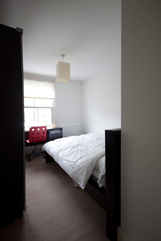 Room Corrance Road in Greater London