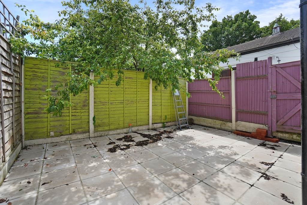 House Ruckholt Road in Greater London