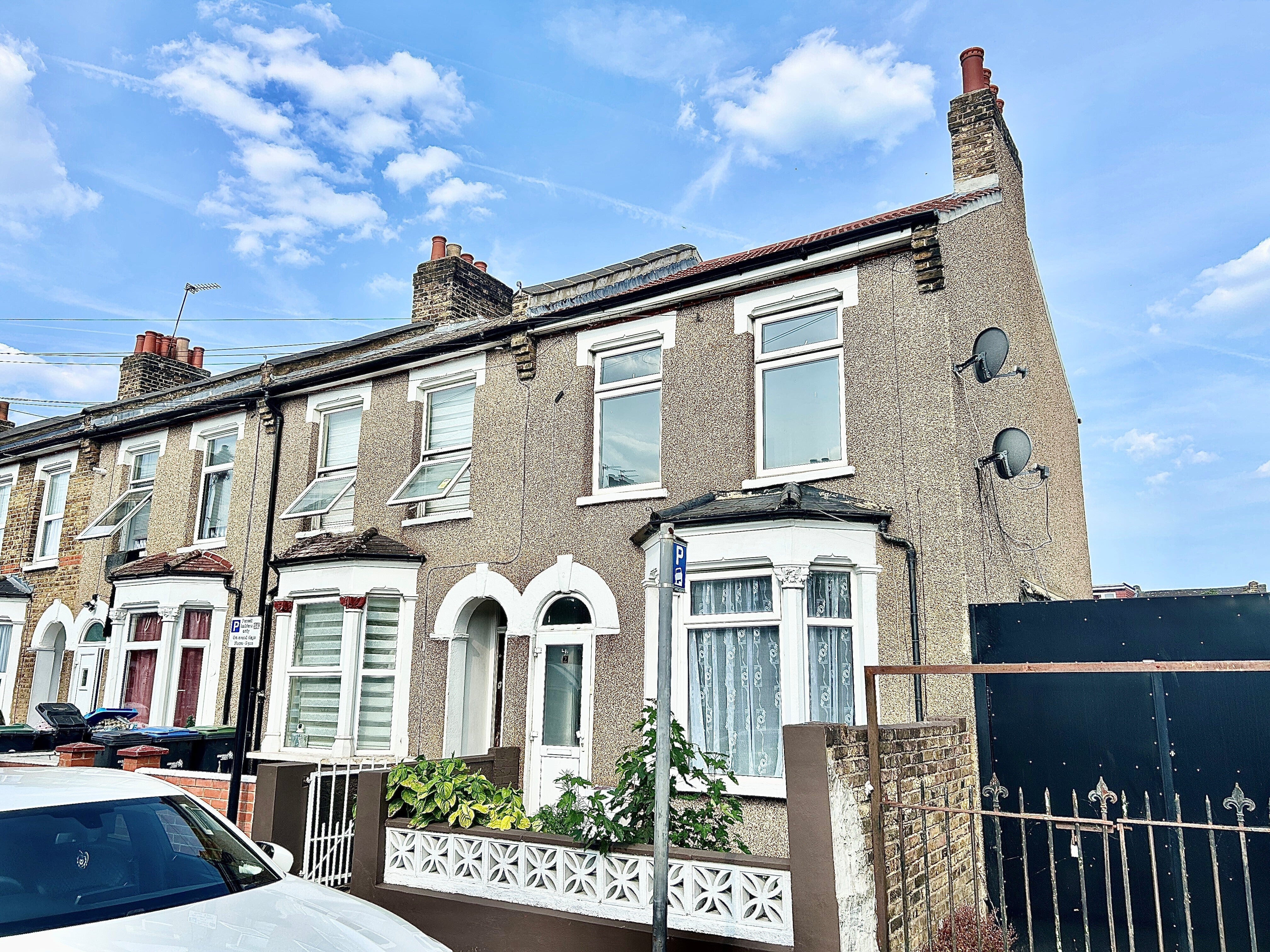 House Haselbury Road in Greater London