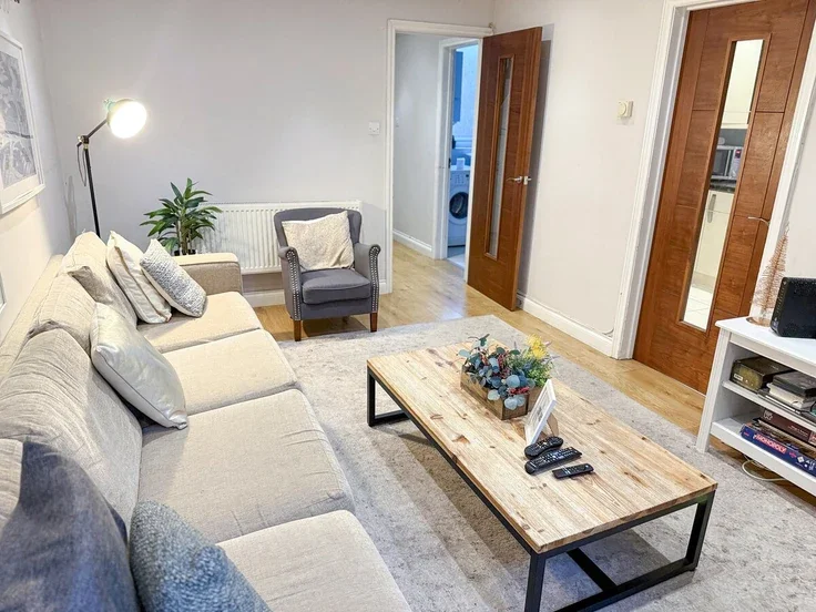 Flat Netherwood Street in Greater London
