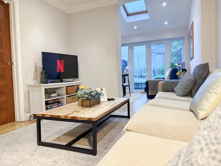 Flat Netherwood Street in Greater London