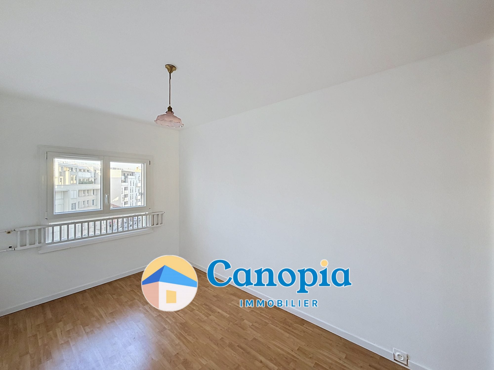 Flat Avenue Laplace in Arcueil
