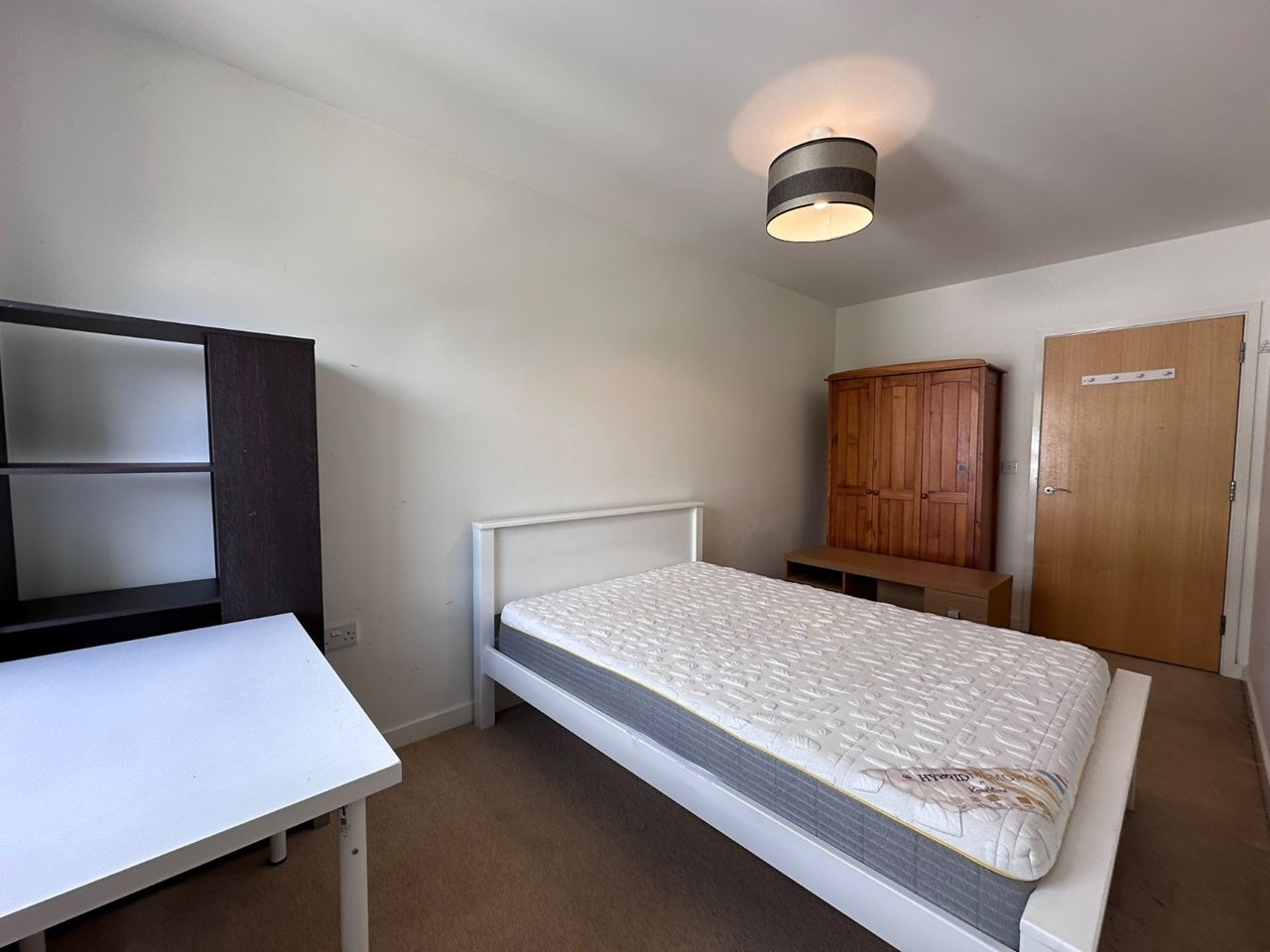 Room Palmerston Road in Greater London
