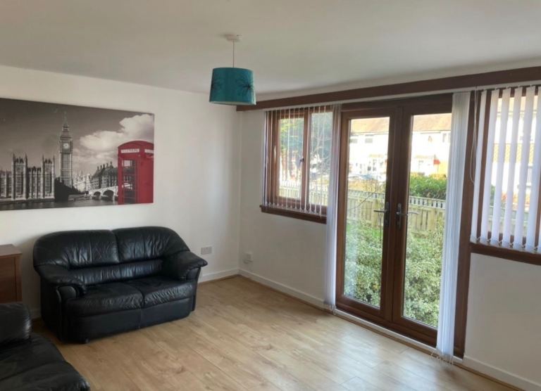 House Strathmore Gardens in Cambuslang