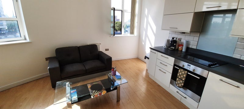 Room High Street in Greater London
